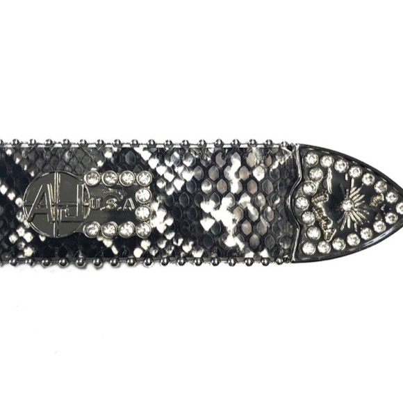 Rhinestone Snake Print Pattern Belt

Color Black, White

Brand AJ USA - Picture 2 of 3